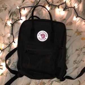 Black Fjallraven Kanken